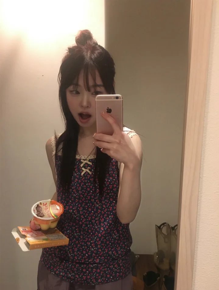 pinkmoxhi's tweet photo. 할머니바지 느낌인데 왜 이쁘지 https://t.co/xPP6FtgSmz