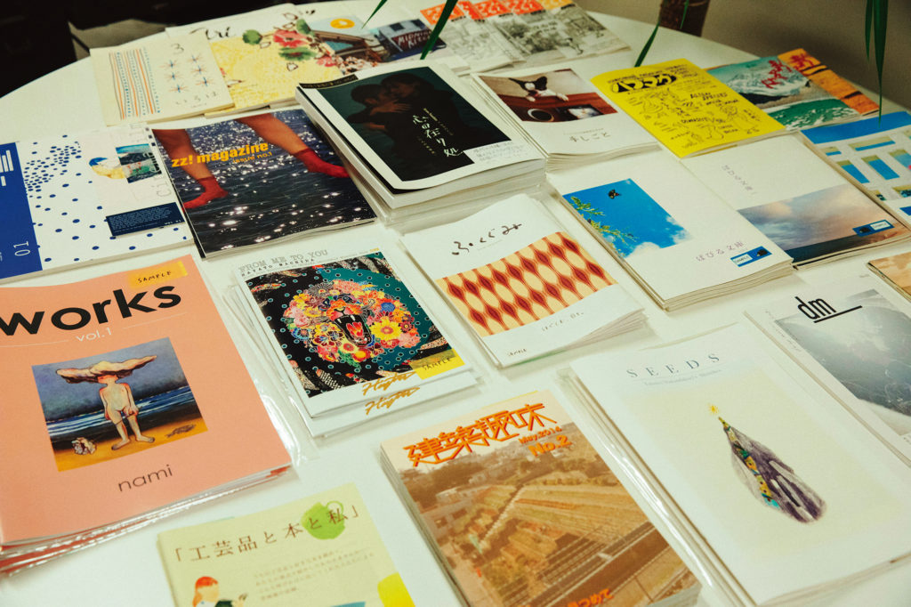 Champlu_okinawa's tweet photo. 「ブンコノブンコ」
建築関連の図書からZINEも! 不動産屋さんによる本屋さん
※2021年に店舗を移転しているので、外観など異なります。
https://t.co/5GKcKhWthI
沖縄のカルチャーやアートに触れる、
街の小さな本屋さん
#champlu #沖縄 #ブンコノブンコ https://t.co/EXplUeTLmQ
