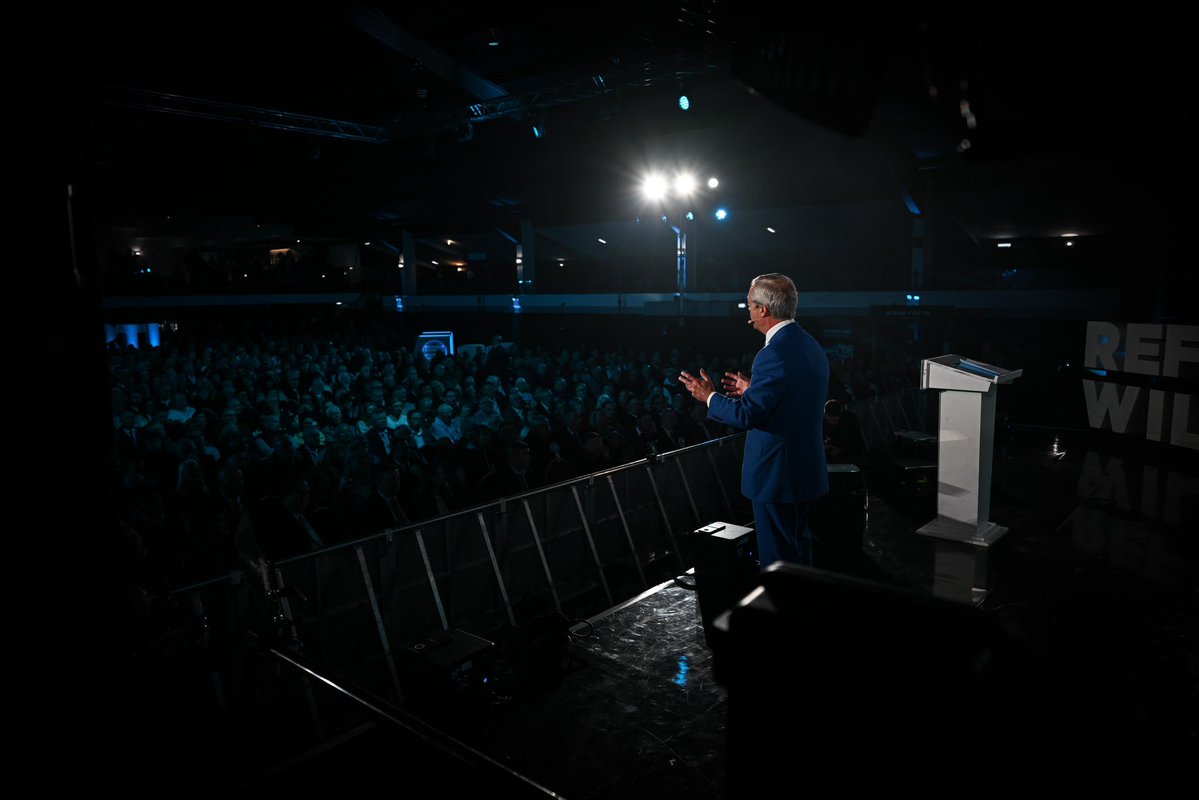 Nigel Farage MP tweet media