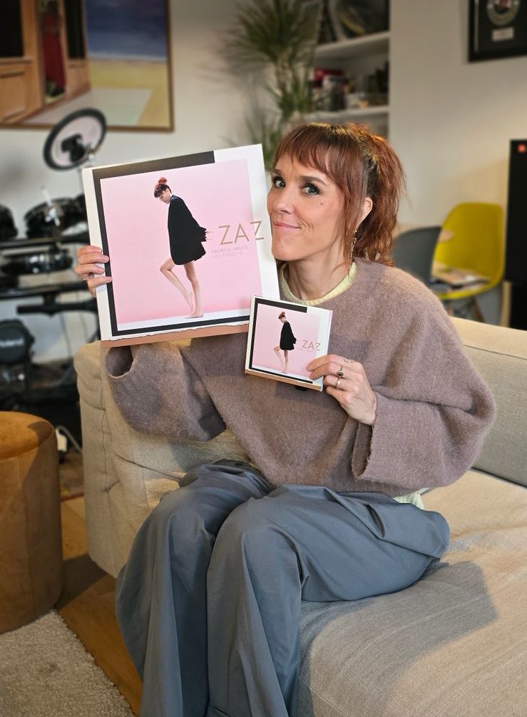 Zaz_Official's tweet image. Ça y est… la réédition de “Sains &amp;amp; Saufs” est disponible ❤️

7 nouveaux titres viennent s’ajouter à cette histoire que l’on partage depuis quelques mois, et ça me touche énormément de pouvoir la continuer avec vous aujourd’hui.

lnk.to/ZazSainsEtSauf…

💘
#album #deluxe