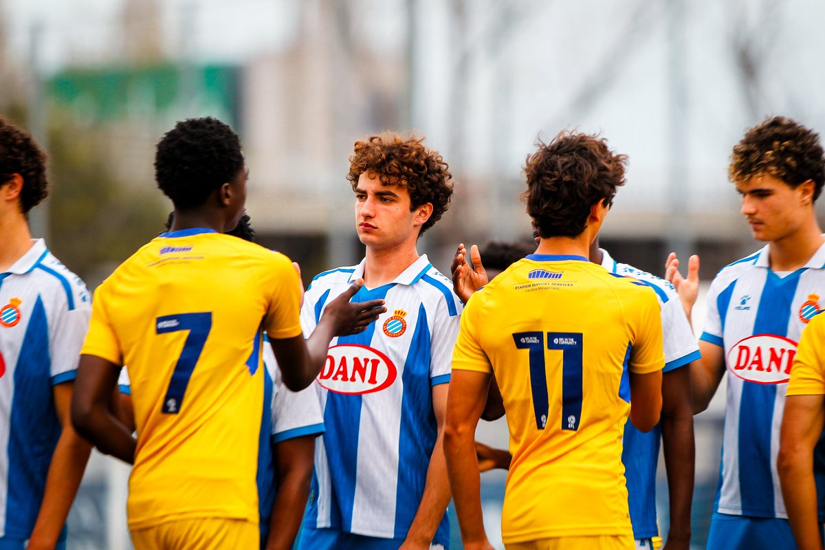 Wycombe Wanderers Academy tweet media