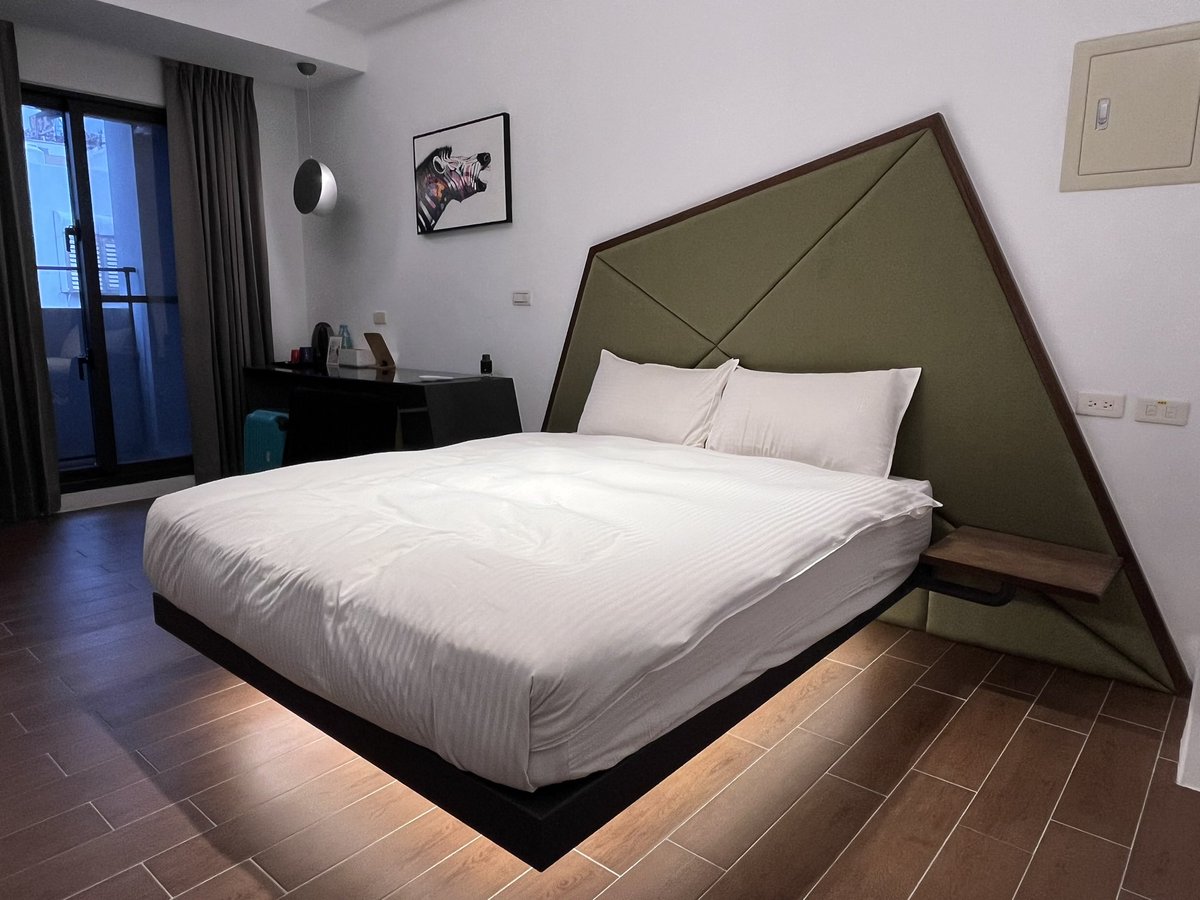 長腿怪 tweet media