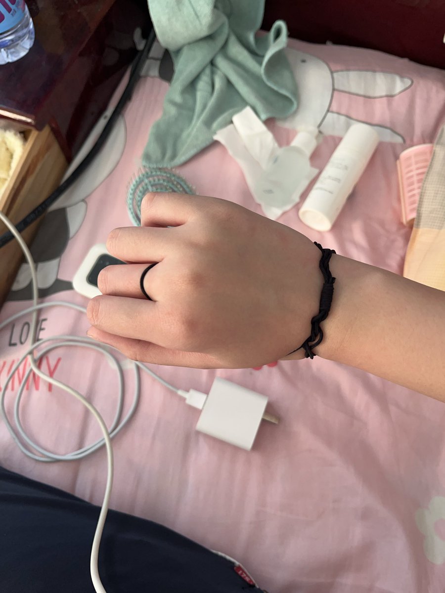 我削下来的葱葱头怎么被人装上了假齐刘海 tweet media