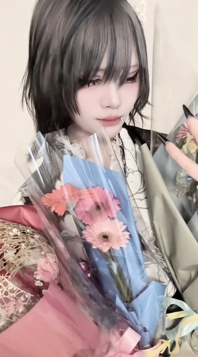 muku_1227k's tweet photo. 🎓💐🌸卒業しました🎓💐🌸 https://t.co/zlJkMWGqa6