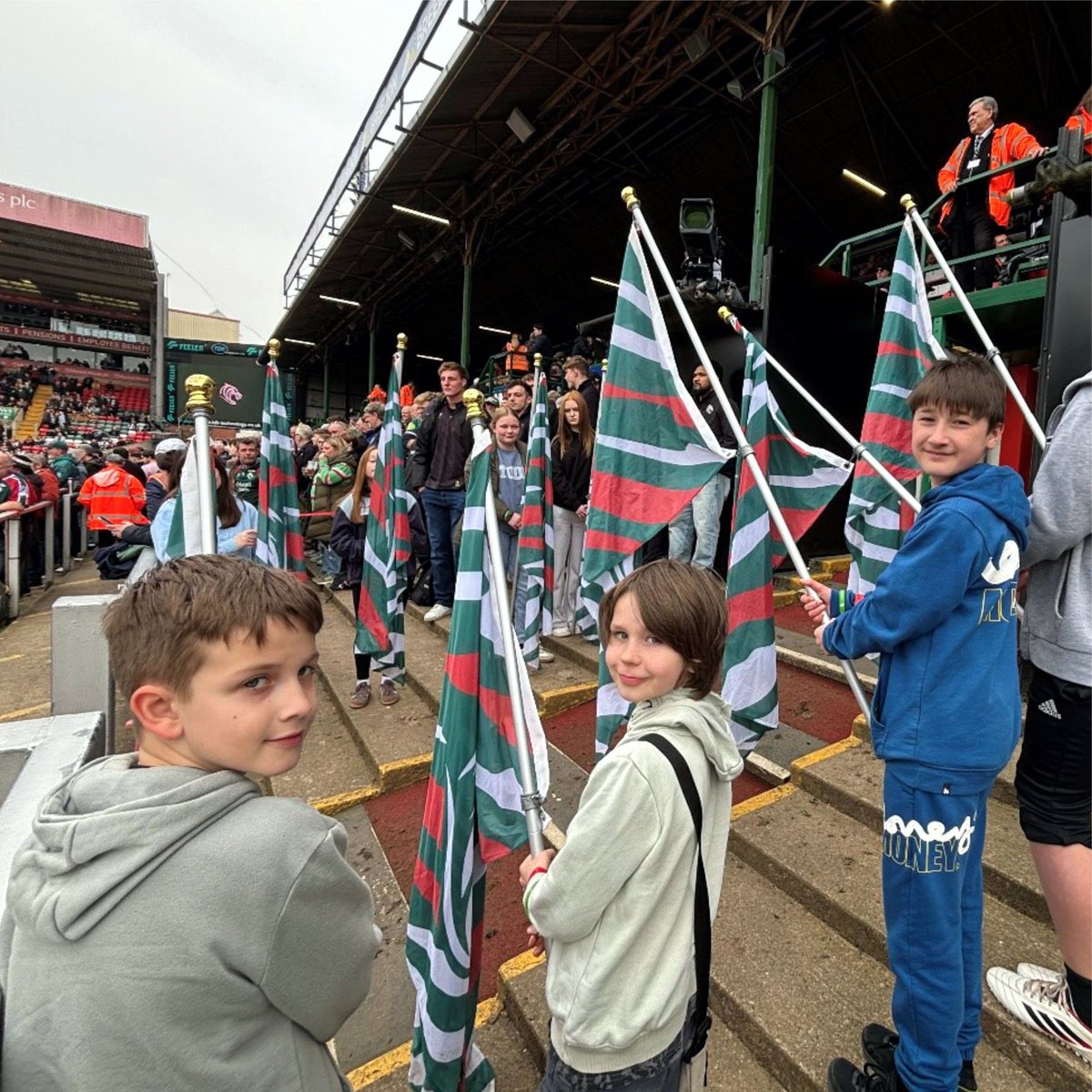 CowleySLAT's tweet photo. A group of rugby fans had a memorable trip as they went to watch Leicester Tigers vs Bristol Bears.

Our students were also official flag bearers for the match where they formed a guard of honour as the teams emerged from the tunnel.

Read more: https://t.co/UypwGp5m5P https://t.co/xPDjlfxBRP