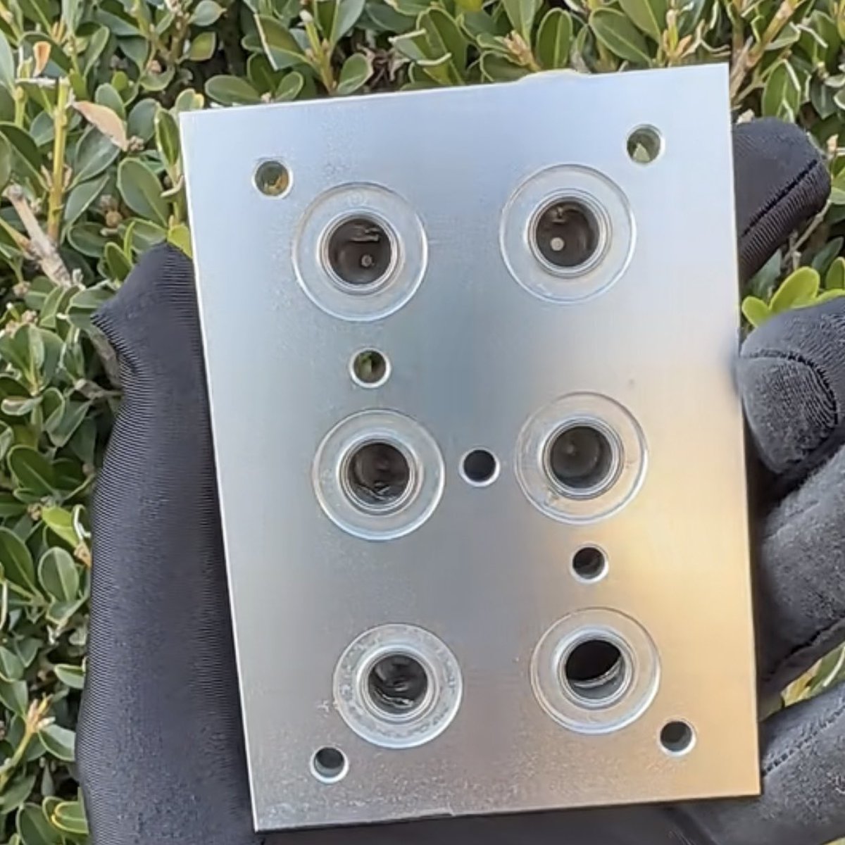 Nabi85869537959's tweet image. The aluminum parts you see here went through magnetic polishing.

💡Feel free to reach out—happy to share real cases or review your components. (nabi@gd-prototype.com)

#CNC #SurfaceFinishing #Deburring #CNCmachining #Automotive
