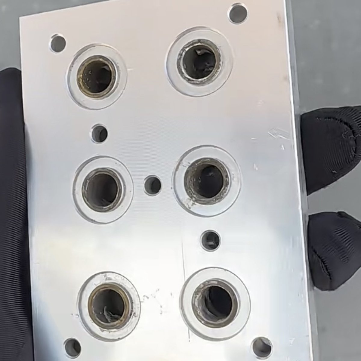 Nabi85869537959's tweet image. The aluminum parts you see here went through magnetic polishing.

💡Feel free to reach out—happy to share real cases or review your components. (nabi@gd-prototype.com)

#CNC #SurfaceFinishing #Deburring #CNCmachining #Automotive