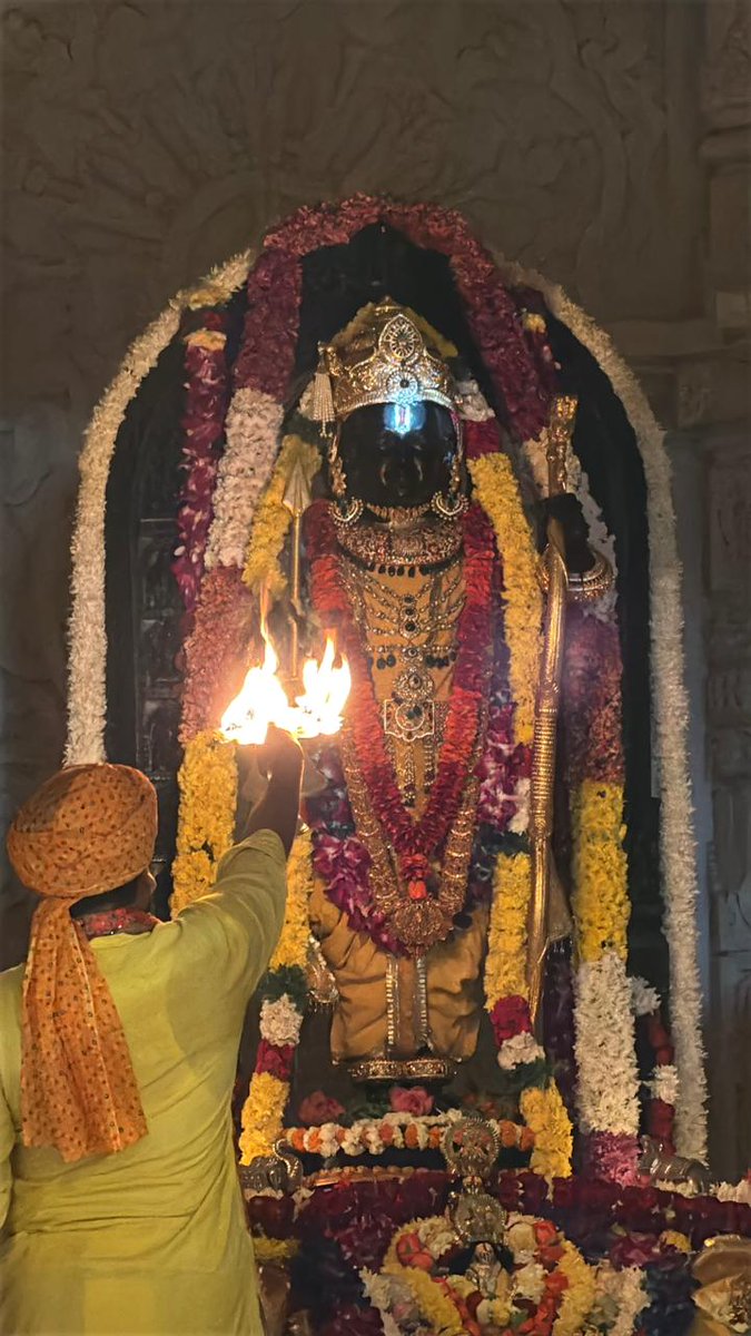 AviralPathak11's tweet photo. चैत्र नवरात्र के अष्टम दिवस पर आज प्रभु श्रीरामलला सरकार के दिव्य दर्शन

On the eighth day of Chaitra Navratri, today, divine darshan of Prabhu Shri Ramlalla Sarkar https://t.co/QzJp27zjzO