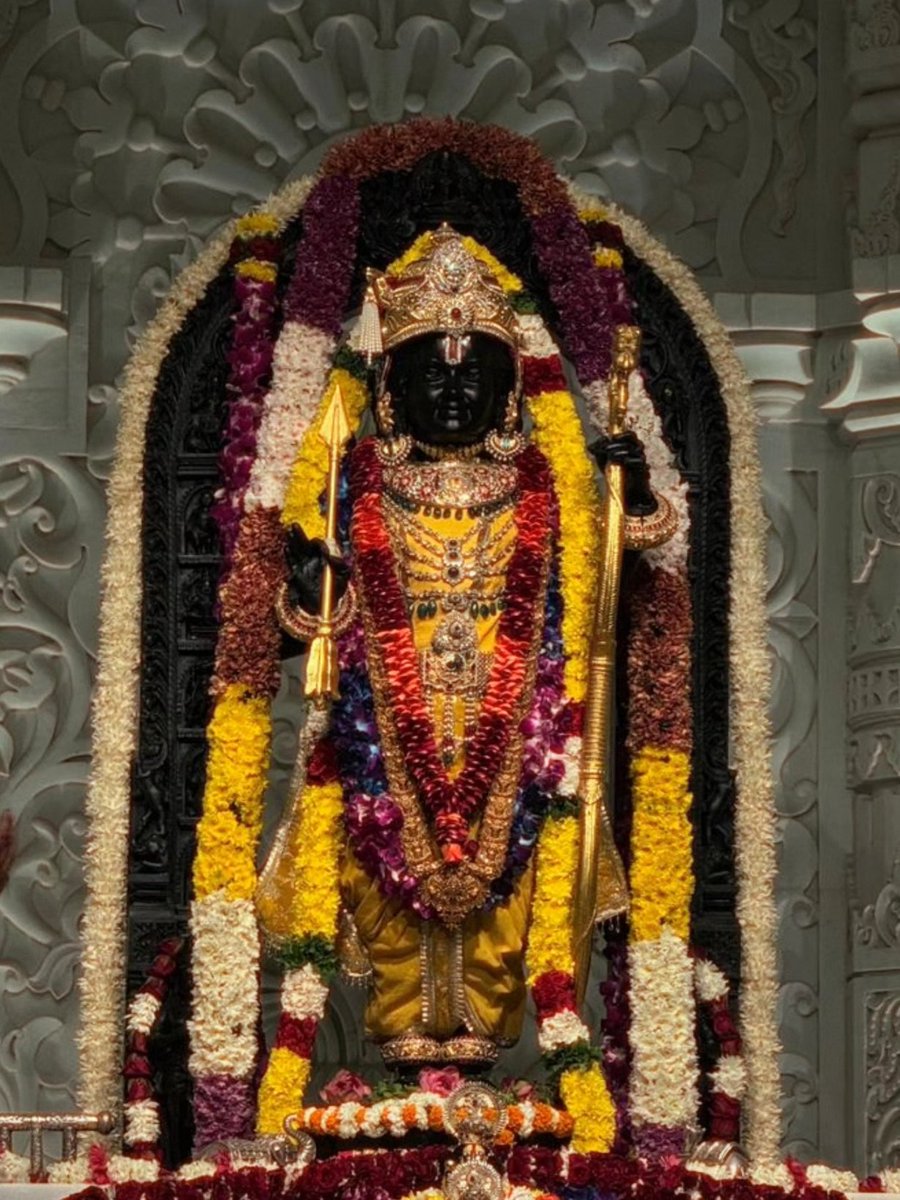 AviralPathak11's tweet photo. चैत्र नवरात्र के अष्टम दिवस पर आज प्रभु श्रीरामलला सरकार के दिव्य दर्शन

On the eighth day of Chaitra Navratri, today, divine darshan of Prabhu Shri Ramlalla Sarkar https://t.co/QzJp27zjzO