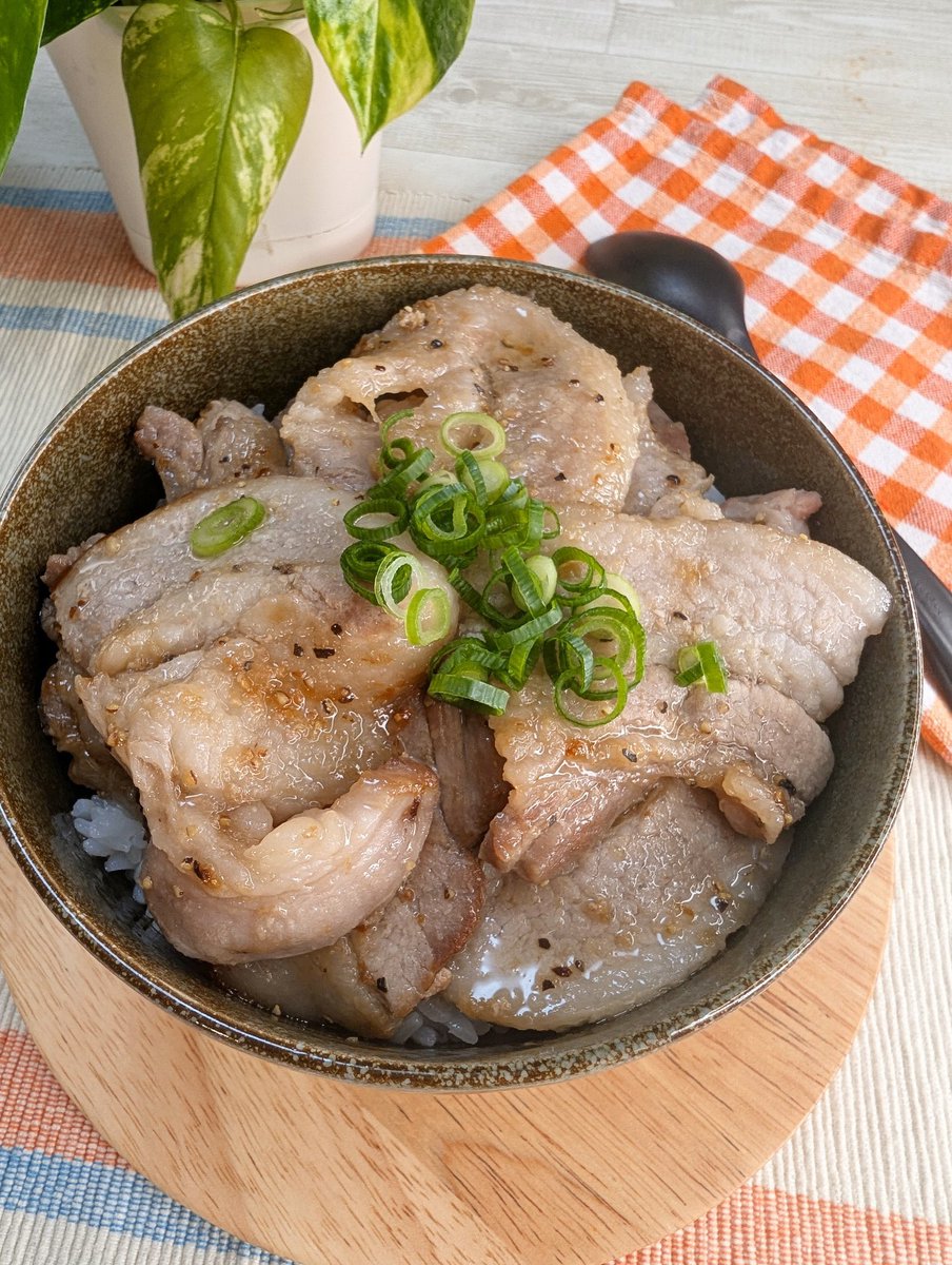 hamagohan_r's tweet photo. 袋でもみこんで焼くだけ。
手間いらずなのに、しっかり味がしみた満足丼です。 https://t.co/TSL1Pg9DUE