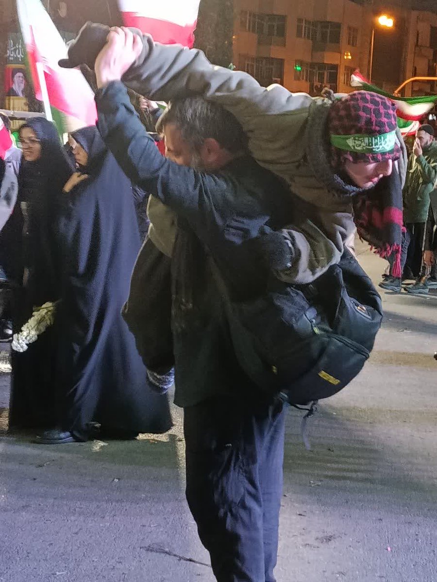 حـــــــورا اقبالیان tweet media