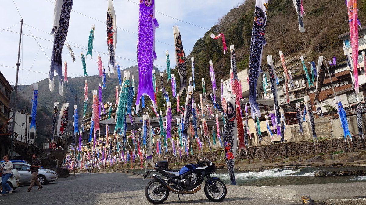 tetsjin1321's tweet photo. 行ってきた⑤
杖立温泉こいのぼり祭り
#hawk11 #杖立温泉鯉のぼり祭り https://t.co/Ei4tDtclDY