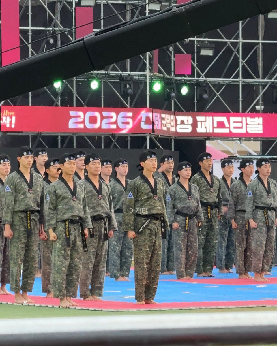 이자티 tweet media