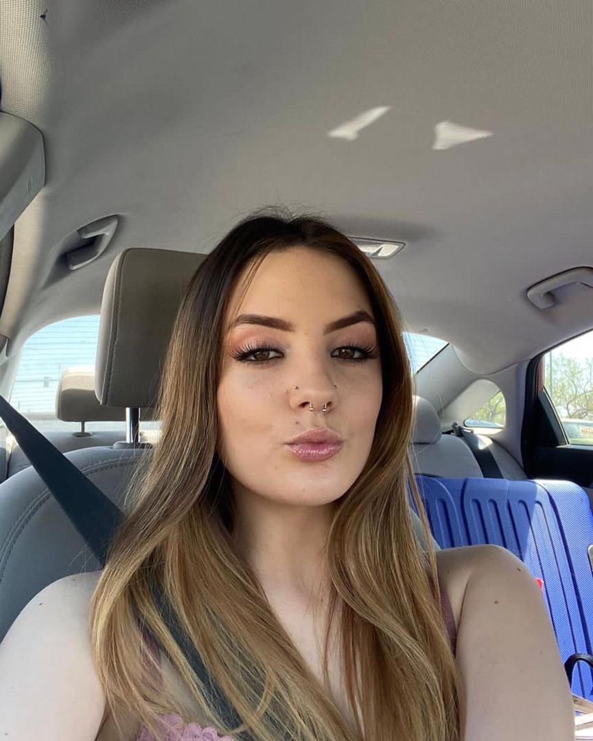 AliceThomas77's tweet photo. I guess it gonna be a lovely 🥰 Friday ❤️💐 https://t.co/acWkYv9yNa