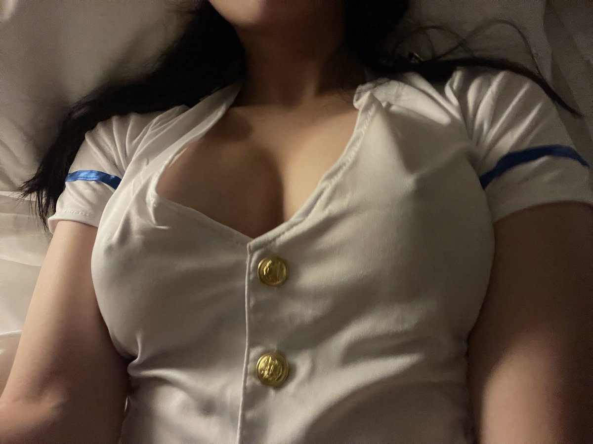 ucy52's tweet photo. 有没有哥哥想看这个衣服下藏着什么
#射屏 #合照 #反差 #母狗 #女大学生 
（前十个主动发射屏合照的哥哥有惊喜哦） https://t.co/V3nIWN8zB2