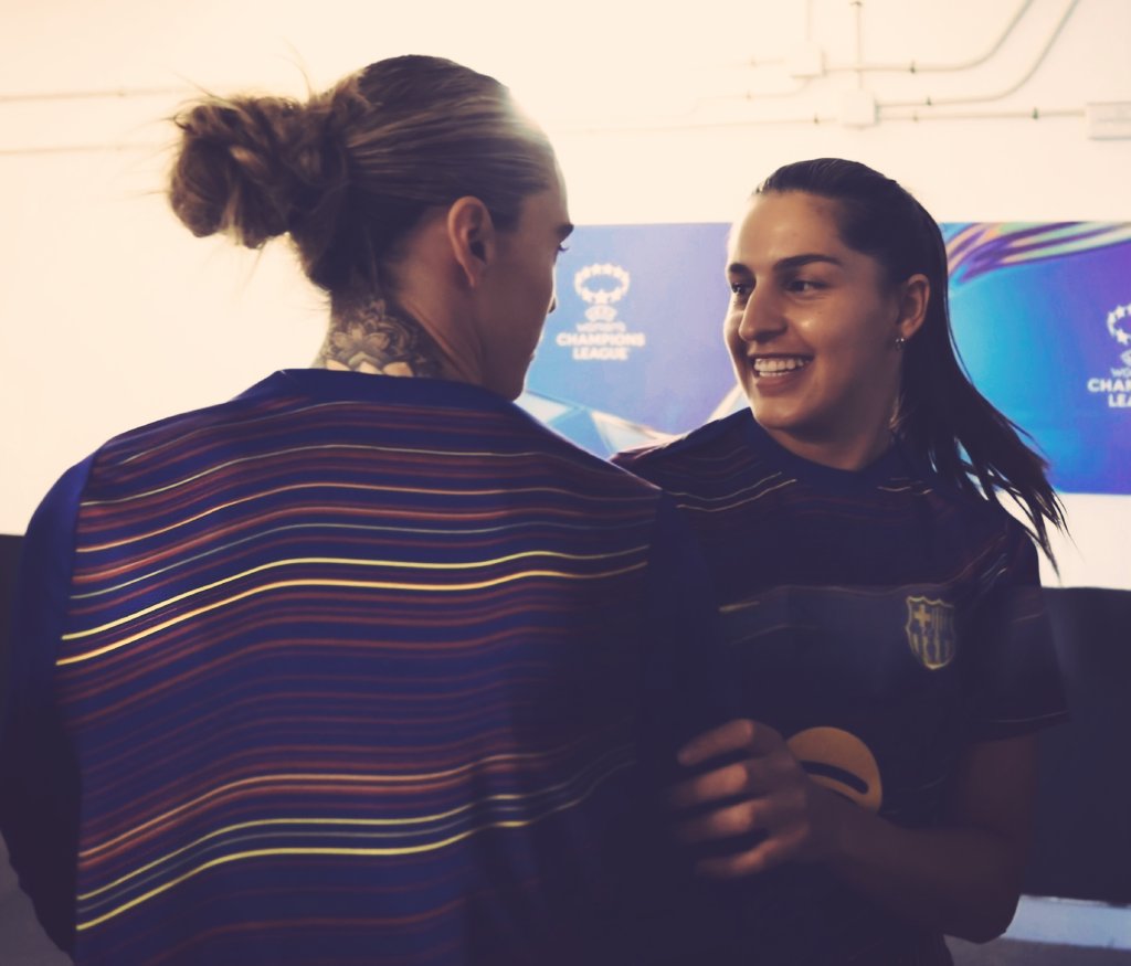 fan account of Mapi León tweet media