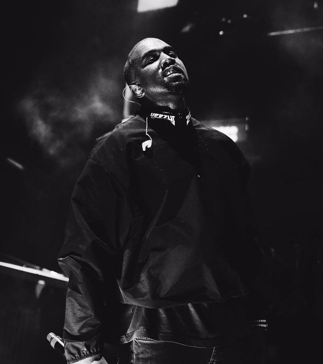 KAAY08G's tweet image. Kanye disses Drake on ‘Bully’ 🤯🚨

“I got this drac that is as big as Kendrick. You won’t see the future, no Hendrix, when I pull this trigger like Jimmi Hendrix.”

“Only rapper that was on the presidential poll. I don’t apologize for shit unlike that pussy J. Cole”