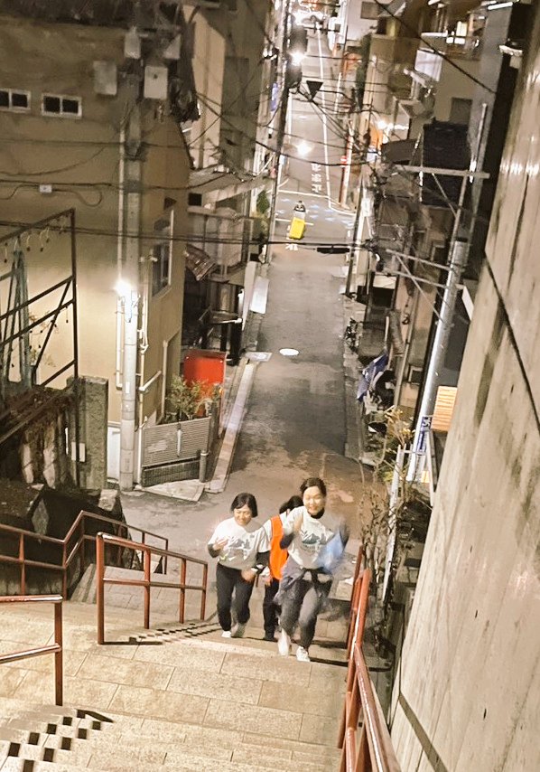 patoruntokyo810's tweet photo. パトラン東京ﾁｰﾑ【新宿】報告
#走りながらパトロール
#走りながら防犯活動
#Joicfp
#ホワイトリボン
#ピーポーズ
街の変化や気付きに注意
パトランナー、ピーポーズ、参加者の皆さんと情報共有し安全に活動

喧騒に満ちた日常の中🌸ホッコリする時間が皆様に届きますよ〜に🙏🌸
🌼🌸😃🌼🌸😃🌼🌸😃 https://t.co/QvGmISF67z