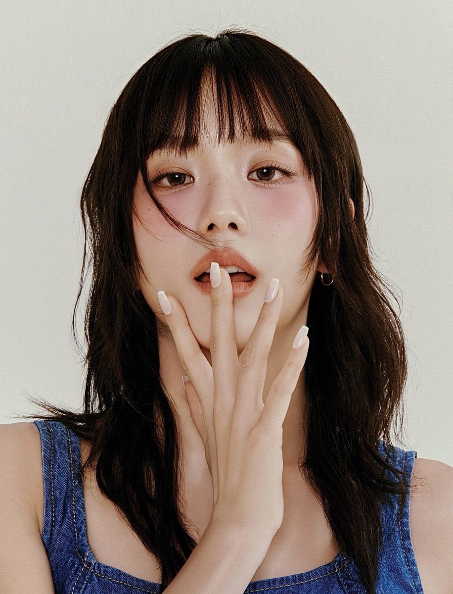 filmbyjisoo's tweet photo. Jisoo x Harper’s Bazaar Korea, clean version. https://t.co/aQ3C8FW4jH