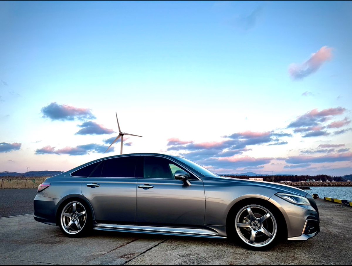220crownLIIPM's tweet photo. #他人と被らない車
リミテッド2でボディカラーはプレシャスメタルでマフラー変える前提でガソリン車にしました！
なかなか同じ仕様のクラウン見かけない https://t.co/lbosgCcdTI