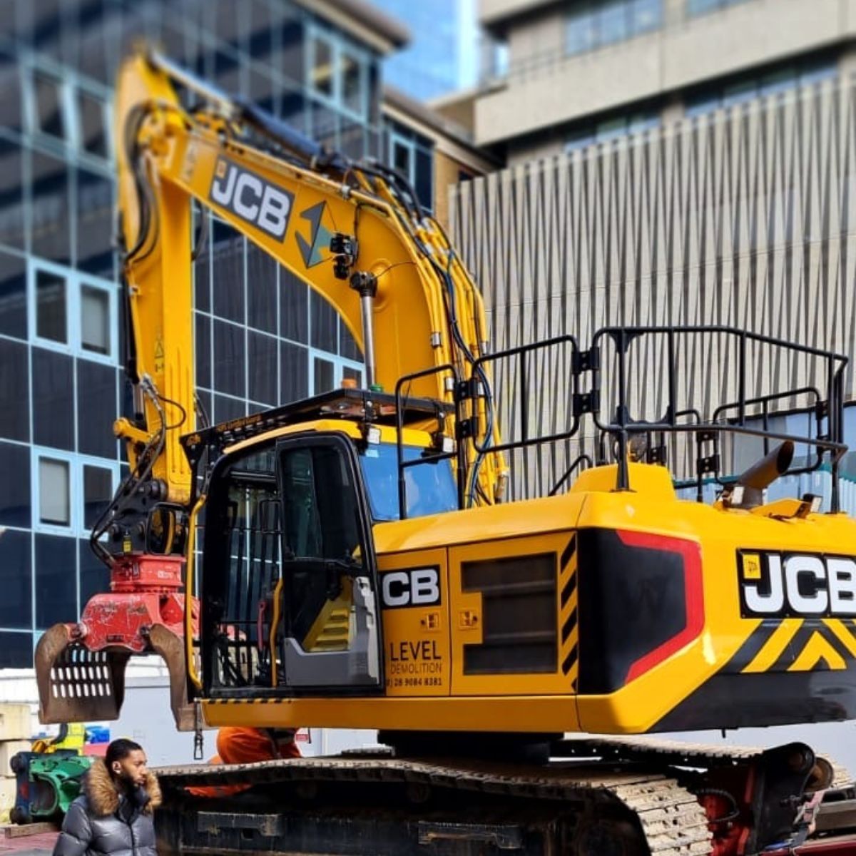 DemolitionLevel's tweet image. Our new JCB JS220 demolition rig is now on site at Guy’s Hospital, London, supporting Level Demolition’s enabling works for a major new surgical centre.
#leveldemolition #EnablingWorks #DemolitionLondon