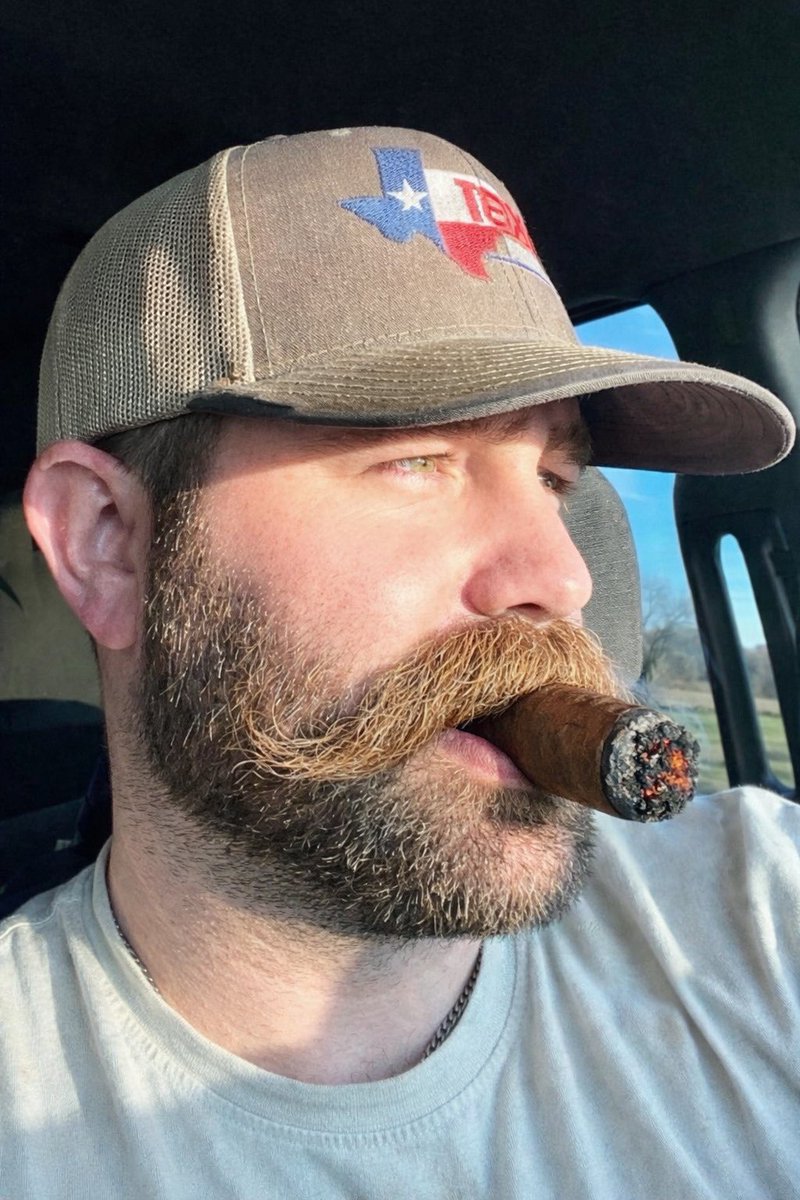 ROBERT_THEBEAR tweet media