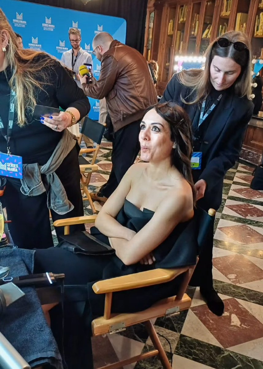 SofiaEssaidi06's tweet image. Ce sourire est magique 🙏🔥 Il fait mon bonheur 😍❤️ @FestSeriesMania #Été36 @Sofia_Essaidi @lavoixdunord ✨️✨️✨️ #Merci 🙏🤗