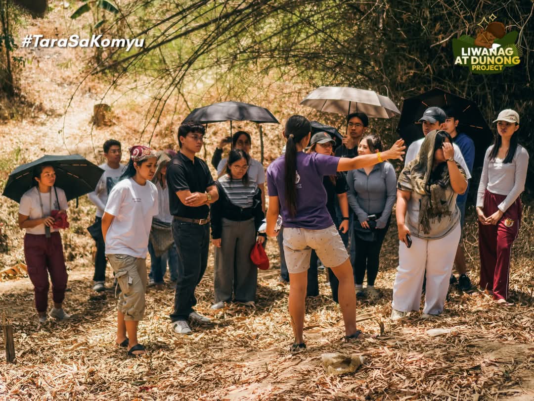 liwanagatdunong's tweet photo. A highlight for first-time volunteers, the Komyu Tour starts with visits to Tatay Nelson and Nanay Maria, then Nanay Belen in Baguingan—building relationships, listening to stories, and understanding the community we serve. #TaraSaKomyu #BalikKomyu #LiwanagAtDunong #volunteerism https://t.co/zLCIgDXfvs