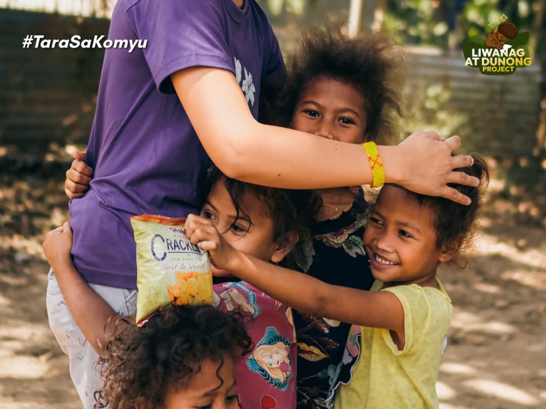 liwanagatdunong's tweet photo. A highlight for first-time volunteers, the Komyu Tour starts with visits to Tatay Nelson and Nanay Maria, then Nanay Belen in Baguingan—building relationships, listening to stories, and understanding the community we serve. #TaraSaKomyu #BalikKomyu #LiwanagAtDunong #volunteerism https://t.co/zLCIgDXfvs