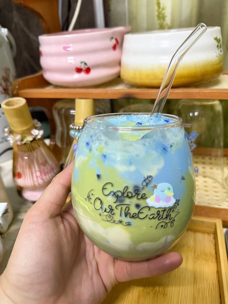 pooheye17's tweet photo. Matcha on earth 🌍 
I love the earth 💕✌🏻
ใครได้สติกเกอร์งานวันเกิดพี่เอิร์ทบ้าง เอามาอวดกันหน่อย 🍵 @itsnamkhing_10  

Earth Pirapat 
@Earth_Pirapat #EarthPirapat 
#ExploreOurTheEarth2026
#ProjectforEarthBD2026 https://t.co/zCFepyPyMI