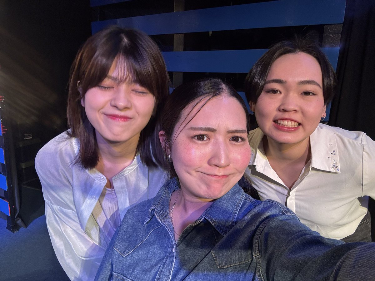 #inthewomb2026 
2日目、ありがとうございました！！！！

もう残り2公演、、、
折り返しだなんて早いなあ、、、

明日もよろしくお願いしまぁぁぁす‼️

写真はゼミ仲間girlsたち🌱🤍