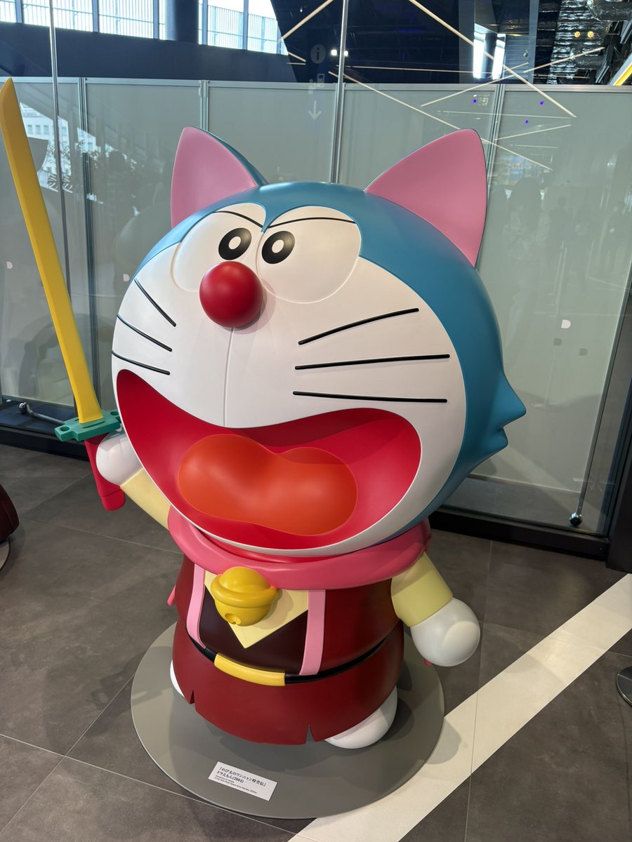DoRadoraYamama's tweet photo. 会場の前のエレベーター近くにあった映画ドラえもん達
その中に1番記憶に残っているドラえもん映画、、、ワンニャン時空伝！！
出会えた瞬間にあの頃の思い出が
#あつまれ100ドラ東京 https://t.co/jn7DQUE5MQ