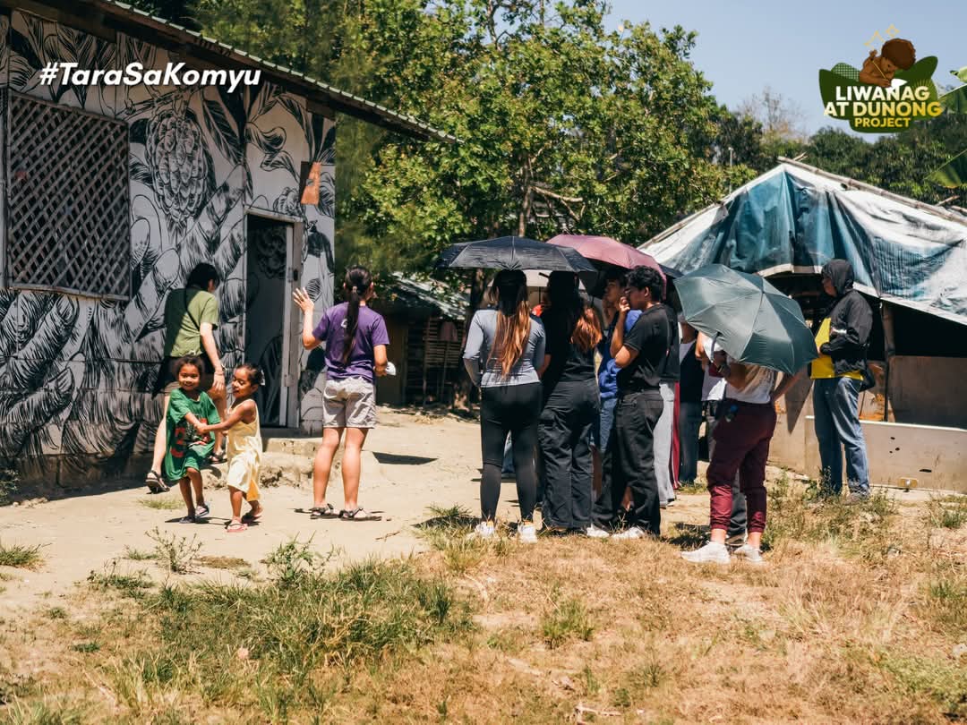 liwanagatdunong's tweet photo. A highlight for first-time volunteers, the Komyu Tour starts with visits to Tatay Nelson and Nanay Maria, then Nanay Belen in Baguingan—building relationships, listening to stories, and understanding the community we serve. #TaraSaKomyu #BalikKomyu #LiwanagAtDunong #volunteerism https://t.co/zLCIgDXfvs