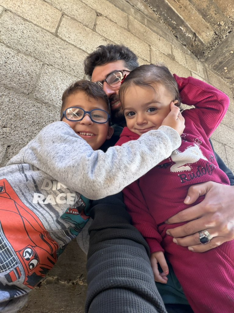 Mo7ammed_jawad6's tweet photo. We are still alive here in Gaza 🥹🇵🇸 https://t.co/7az57QwmNN