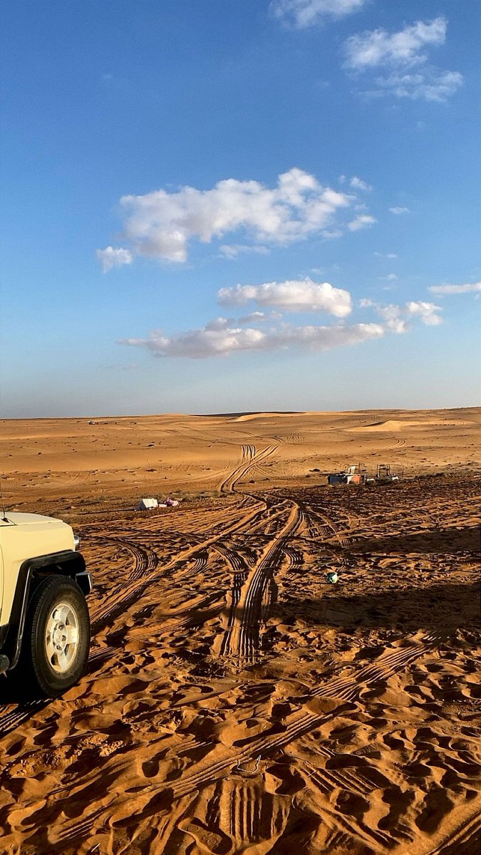 dbdhtl's tweet photo. غياب
ينهش هيكل الصمت
والوجع
صرخه خنقت
قبل ان ترى النور
دفنت حيه
خشية ان يفضحها العلن
غيااااب
يكسر عظام الصمت عظمه عظمه
وألم
تعلم الصراخ
ثم دفن بالتراب
كي لا يدان احد . https://t.co/dm7ZcZaSuT