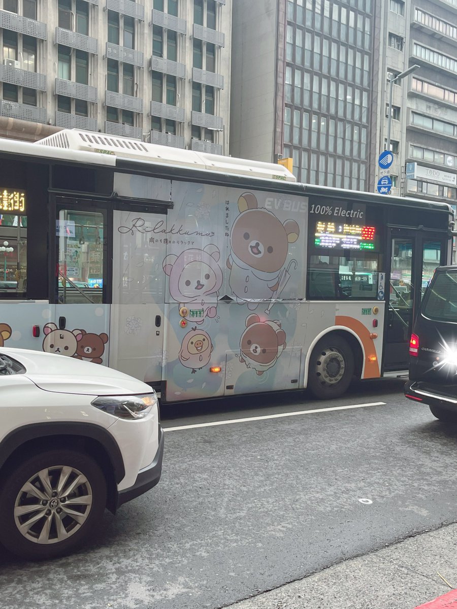 kiiroxdorei's tweet photo. 台湾でリラックマのラッピングバスに遭遇🚌

Rilakkuma is always by your side 2025
in Taipeiの宣伝中🧸✨ https://t.co/ifvhRUYJdL