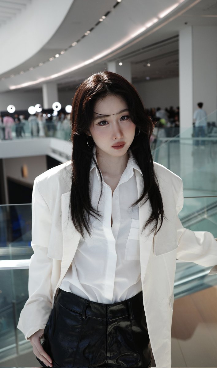 Shessss the hottest ok!?? 

YOKO EFF26 At ICONSIAM 
#ELLEFashionFeverxYoko 
<a href="/Yoko_apasra/">Apasra</a>