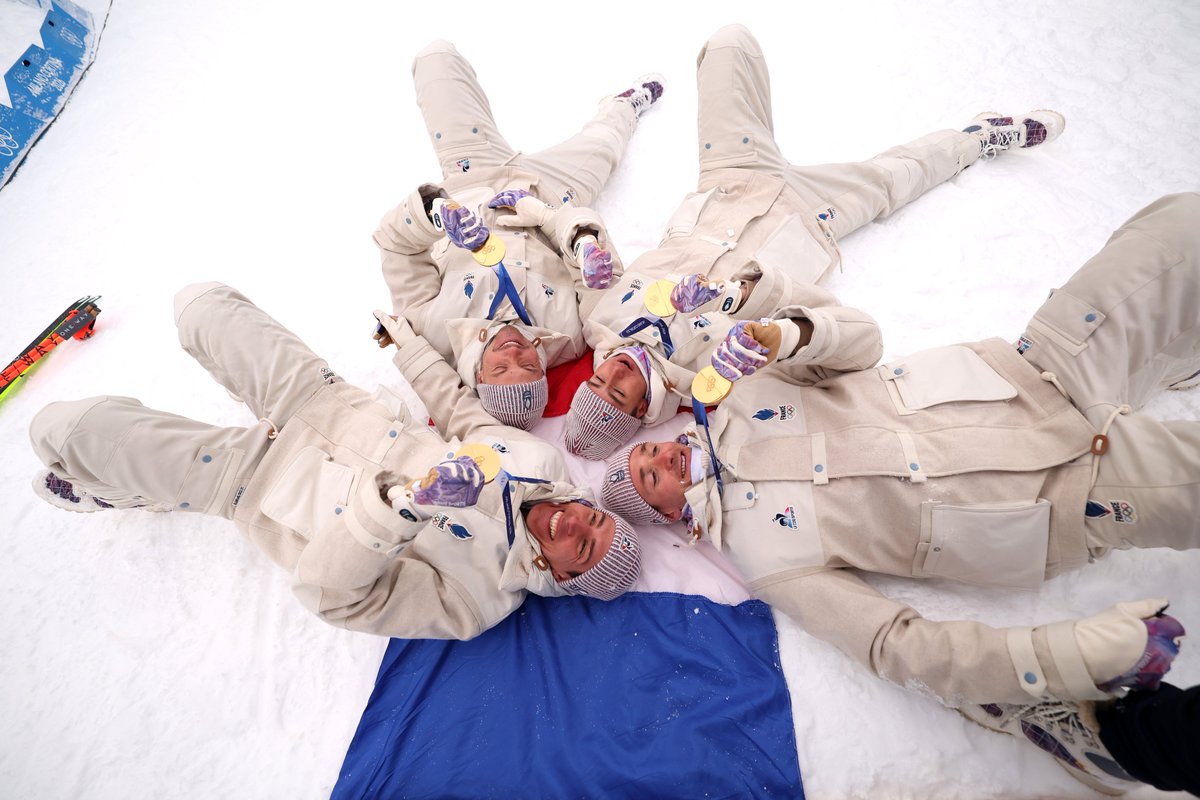 Olympics's tweet image. When you've done all the hard work and it's time to kick back and relax. 😎

#FridayFeeling