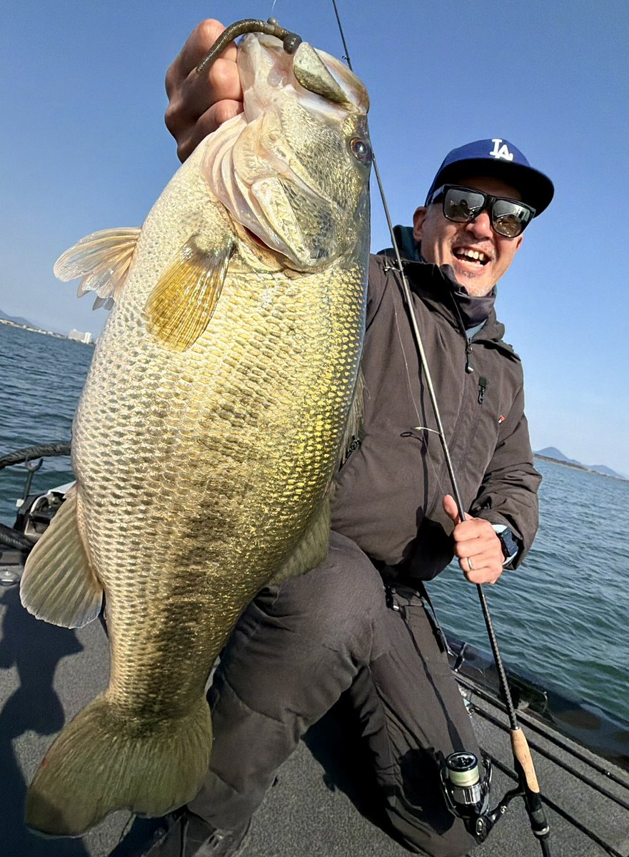 marche1119's tweet photo. 晴天無風、フリック4.8"＋JHW1.8g！
ボトムちょい浮きバスをフワフワ攻略 ♪
夕方のチャンスで極太プリスポーン🪱✨ https://t.co/SJfavZ8Pk5