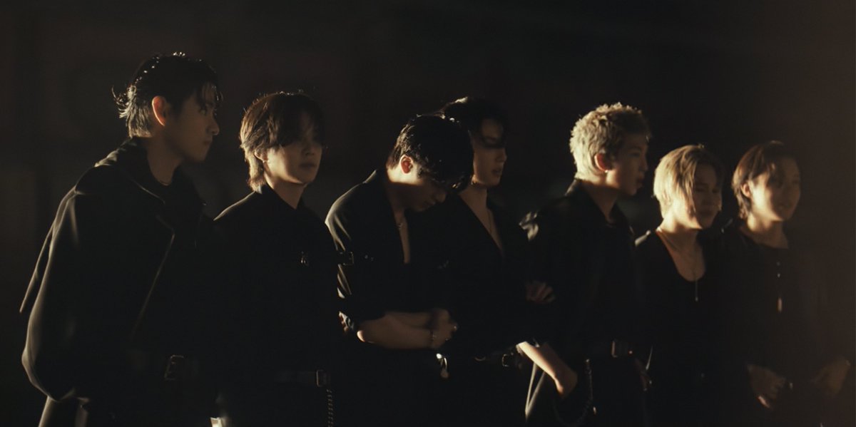 ‘อารีรัง’ คือบทเพลงถ่ายทอดความคับแค้นใจ แต่คนสมัยก่อนก็ร้องเพลงอารีรังเพื่อเอาชนะความทุกข์ ความโหยหาให้เป็นความรื่นเริง ผมในฐานะคนเกาหลีแอบคิดว่าการหยิบเพลงโบราณอย่างอารีรังจะดูเถรตรงไปหรือเปล่า แต่พอคิดไปคิดมา