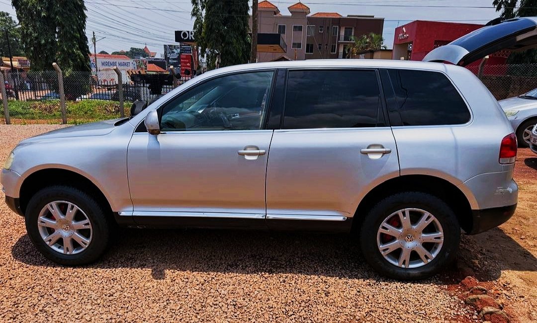 DriveNowUg's tweet photo. Would have priced Volkswagen Touareg at Ugx 18m but in favor of those with #AverageBudgets, will give it you at #Ugx16m as long as it's full payment.
#Note: Prefer buyers NOT BROKERS please. https://t.co/W8mqNPqYaJ