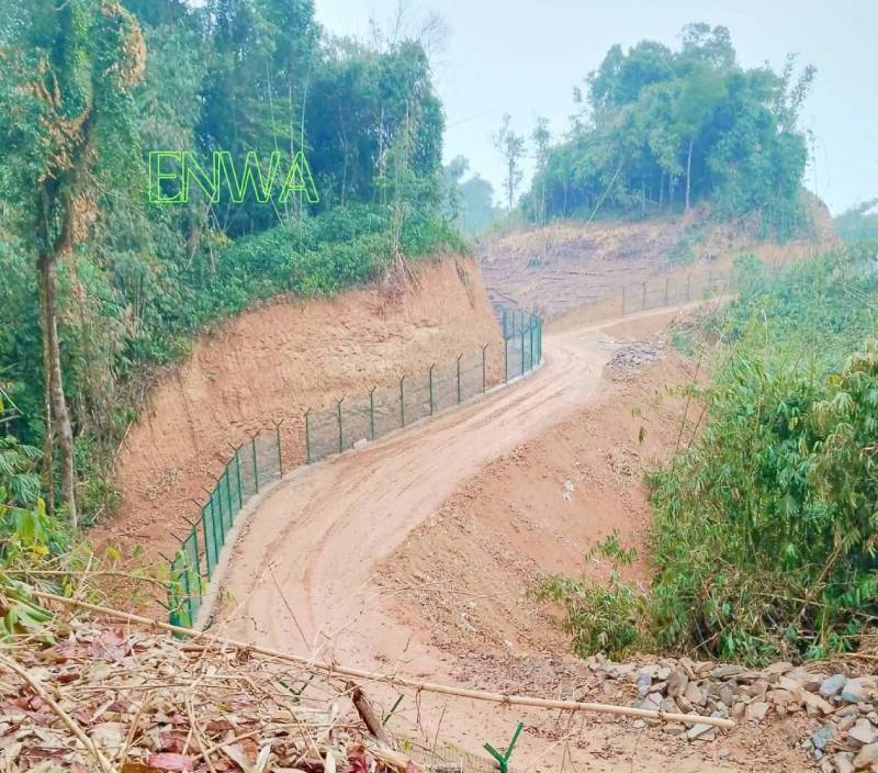 MizzimaNews's tweet photo. နယ်စပ်ခြံစည်းရိုး လုံခြုံရေးယူသည့် အိန္ဒိယစစ်တပ် တိုက်ခိုက်ခံရပြီး ၃ ဦး သေဆုံး
#နယ်စပ်ခြံစည်းရိုး
#အိန္ဒိယစစ်တပ်
#NSCN_YA
#အာသံရိုင်ဖယ်
#နာဂဒေသ
#လက်နက်ကိုင်
#မဇ္ဈိမသတင်းဌာန
#MizzimaBurmeseNews
----------
Website Link >> https://t.co/HfiGsenfTP https://t.co/WTiNnkRcYj