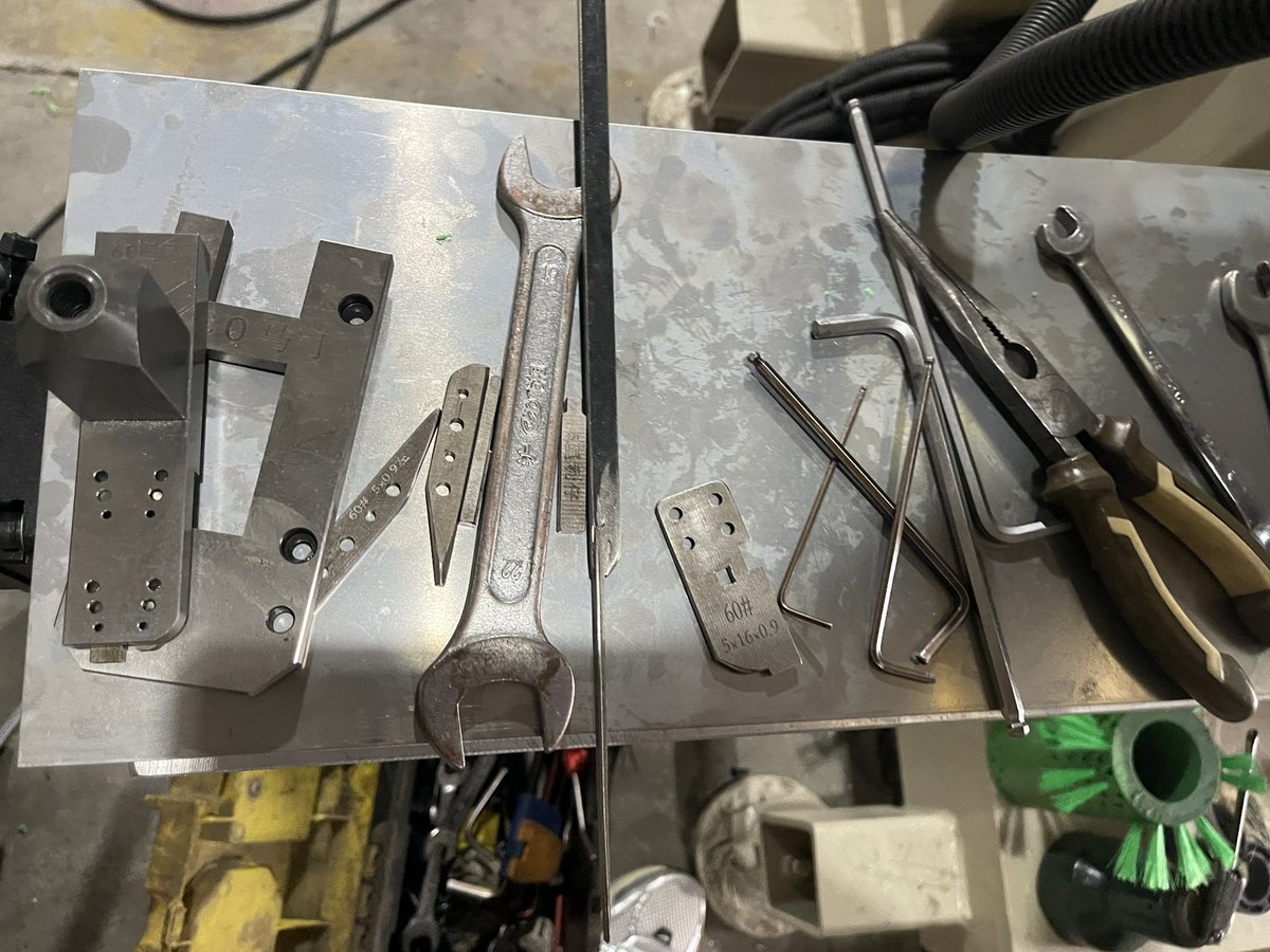 MeixinCrystal's tweet image. 🥰Let’s learn machine and be master on running it
Meixin insists on providing good machine and good support of after sales service.

After machine be done, we provide 2-3 days machine learning at factory.

Welcome visit our factory! 

#brush #brushmaking #brushmakingmachine