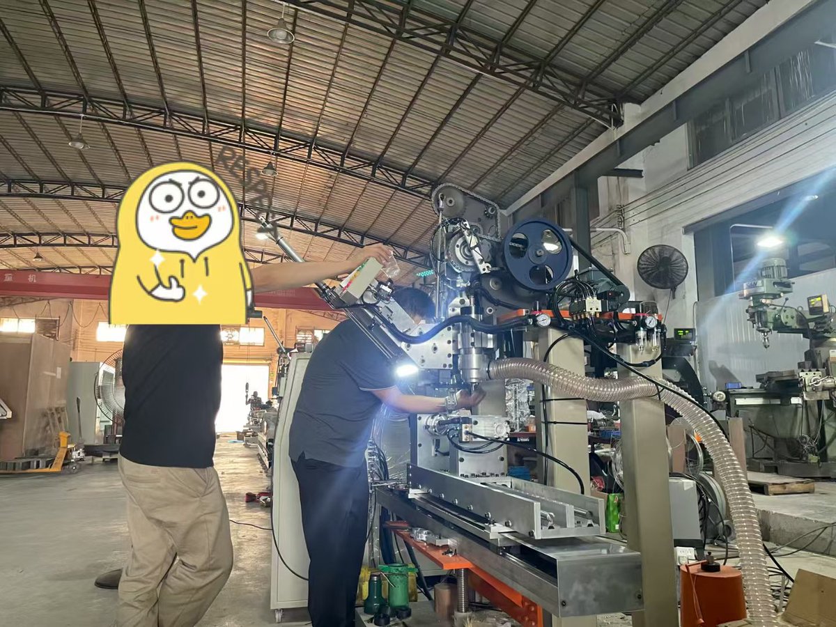 MeixinCrystal's tweet image. 🥰Let’s learn machine and be master on running it
Meixin insists on providing good machine and good support of after sales service.

After machine be done, we provide 2-3 days machine learning at factory.

Welcome visit our factory! 

#brush #brushmaking #brushmakingmachine