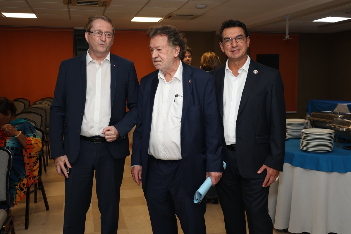 JL_Ruelle's tweet photo. 🇫🇷🤝🏻🇨🇮 Le 19 mars, j'ai réuni la communauté française de Côte d’Ivoire pour un moment d’échange direct, concret et utile.
L'occasion de rappeler 3 priorités :
➡️ La santé et la protection sociale
➡️ Les démarches administratives
➡️ L’éducation et l’avenir des jeunes Français https://t.co/DV6zWG1g0p