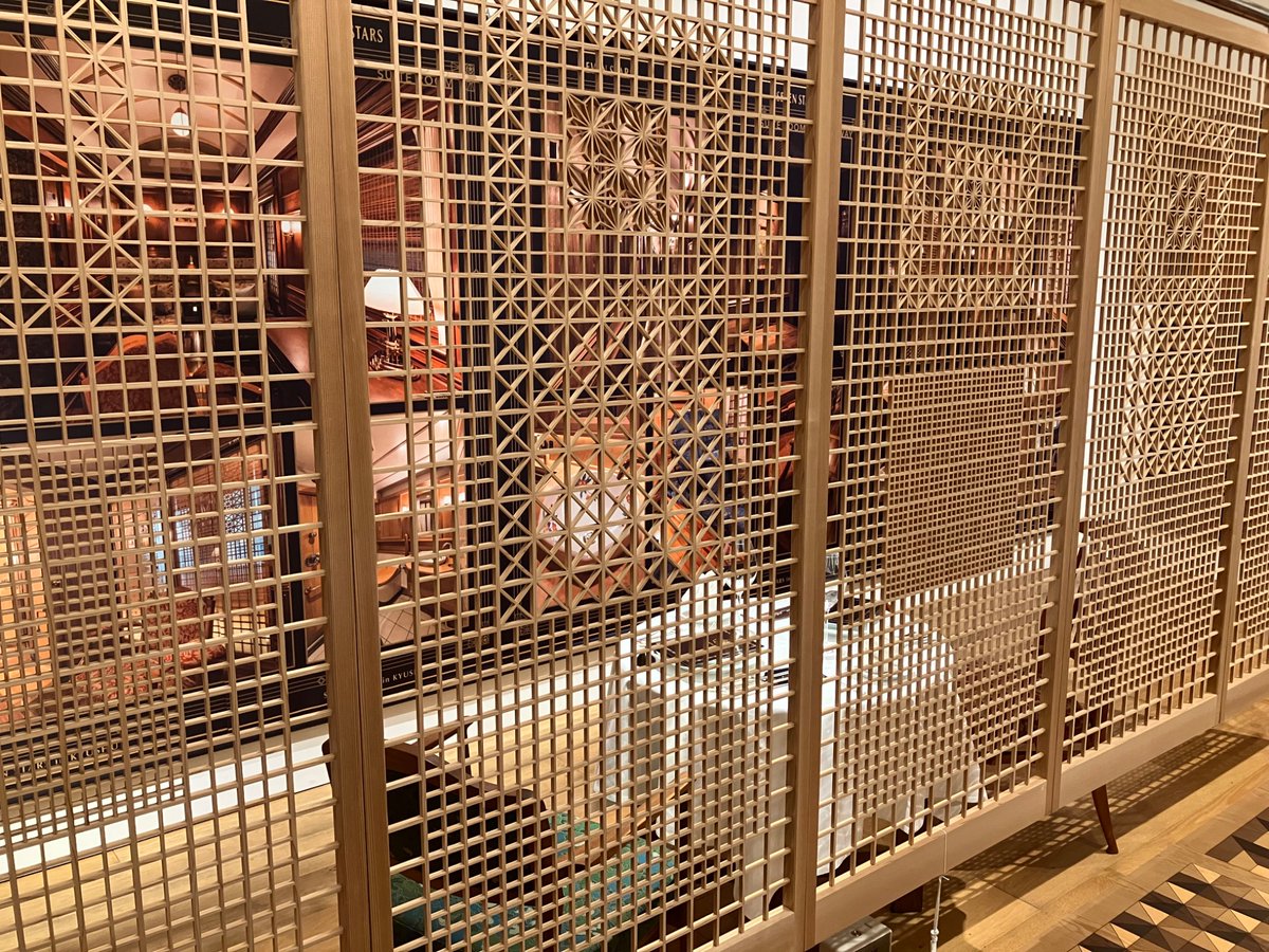 seba_neorome's tweet photo. 明日まで銀座シックスの蔦屋書店で「ななつ星  in  九州」の特別展示イベントやってるので、全力でマジLOVEキングダムごっこしてきた٩( 'ω' )و

ななつ星はOPの列車のモデル。絶対いつか乗るんだ٩( 'ω' )و https://t.co/wlzRTtJwb5