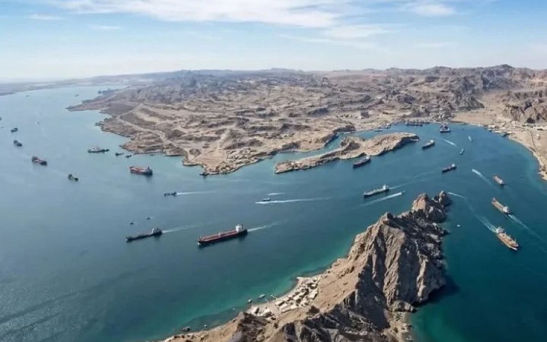 إعلام إيراني: الحرس الثوري يردع مرور ثلاث سفن حاويات في مضيق هرمز