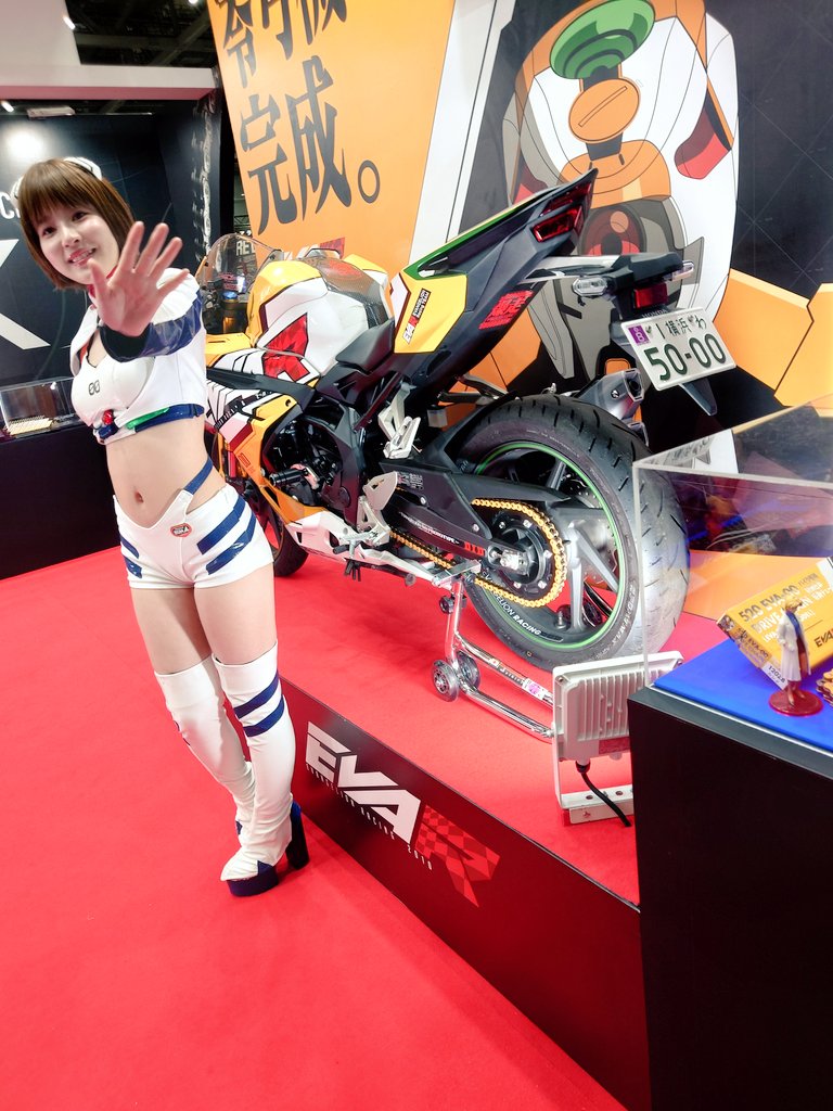 rocks8000's tweet photo. 今日はビッグサイトでやってる東京モーターサイクルショーに行ってきました😎

今中型乗ってるんですが嫁も大型二輪とったのでまた大型バイ��乗りたくなっちゃいますね🥳✨

次のライブの対バンさんにリライトやるとこあるらしく急遽Supernova/ELLEGARDENやることになりましたw🤣

Ba.チカ https://t.co/2jI9Thautw