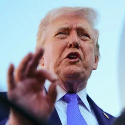 airnews_ghy's tweet image. আমেৰিকা যুক্তৰাষ্ট্ৰ ৰাষ্ট্ৰপতি ডনাল্ড ট্রাম্পে অনাগত সময়ত ভাৰত আৰু আমেৰিকাৰ মাজৰ সম্পৰ্ক অধিক শক্তিশালী হ'ব বুলি প্ৰকাশ কৰিছে। ভাৰতত থকা আমেৰিকাৰ দূতাবাসে ৰাষ্ট্ৰপতিগৰাকীয়ে সামাজিক মাধ্যমত প'ষ্ট কৰা এই বাৰ্তা শ্বেয়াৰ কৰিছে।
#IndiaUSRelations #DonaldTrump