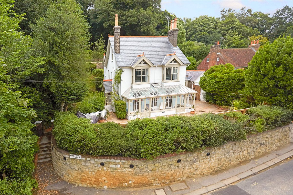 HamptonsReigate's tweet photo. Redhill Lodge - COMPLETED 🎉

It’s always a pleasure handing keys over to new owners on the day of completion.

#hamptons1869 #hamptonsreigate #reigatehomes #surreyproperty #hamptons https://t.co/ufkgZiS6Cz